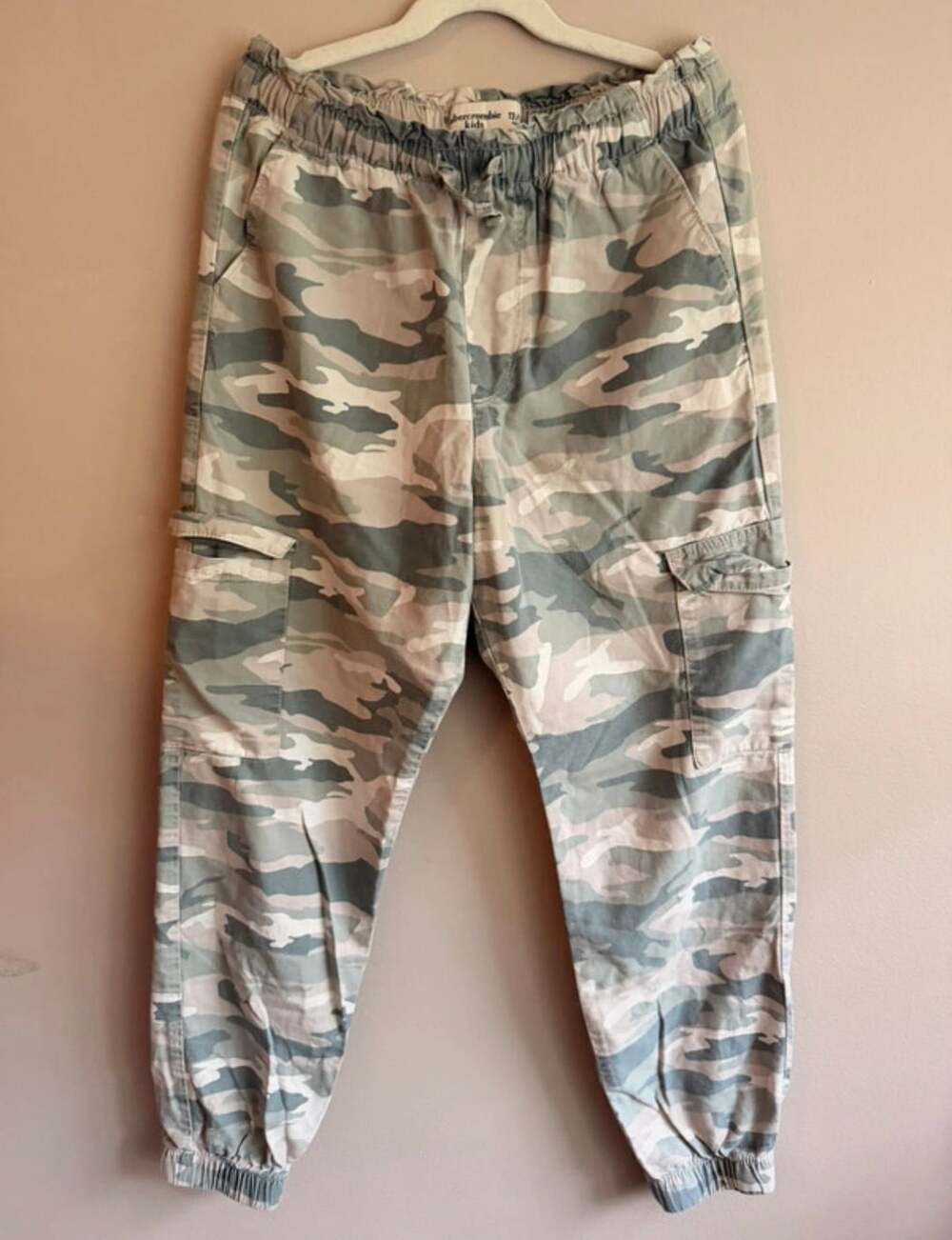 Abercrombie Kids Cargo Jogger Pants Size 13/14 Camo